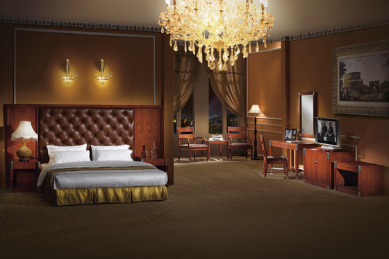 A mobília grande do quarto do hotel da cabeceira ajusta a cama rústica dos grupos de quarto 1800*2000*250 do país